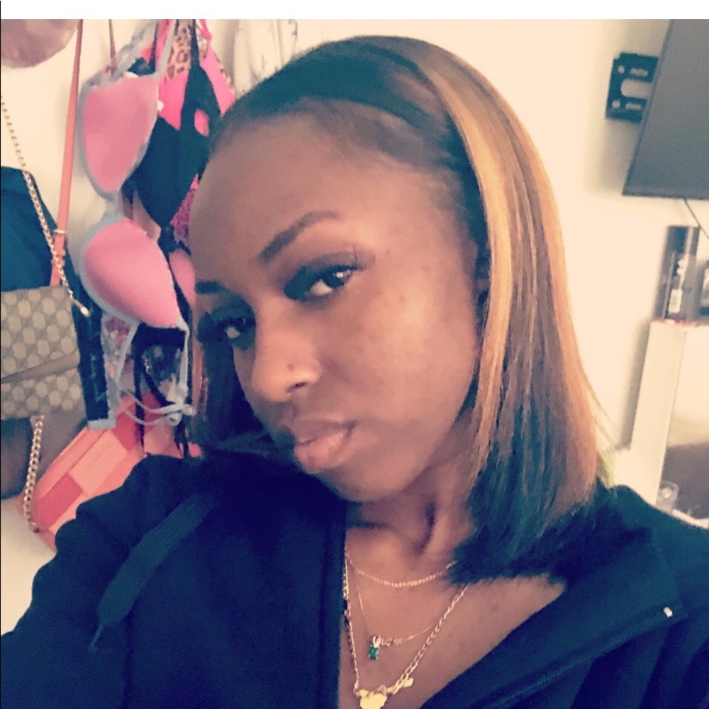 Meet your Posher, Semia